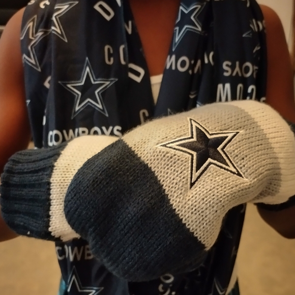 DALLAS COWBOYS MITTENS CHILDREN - Picture 4 of 4